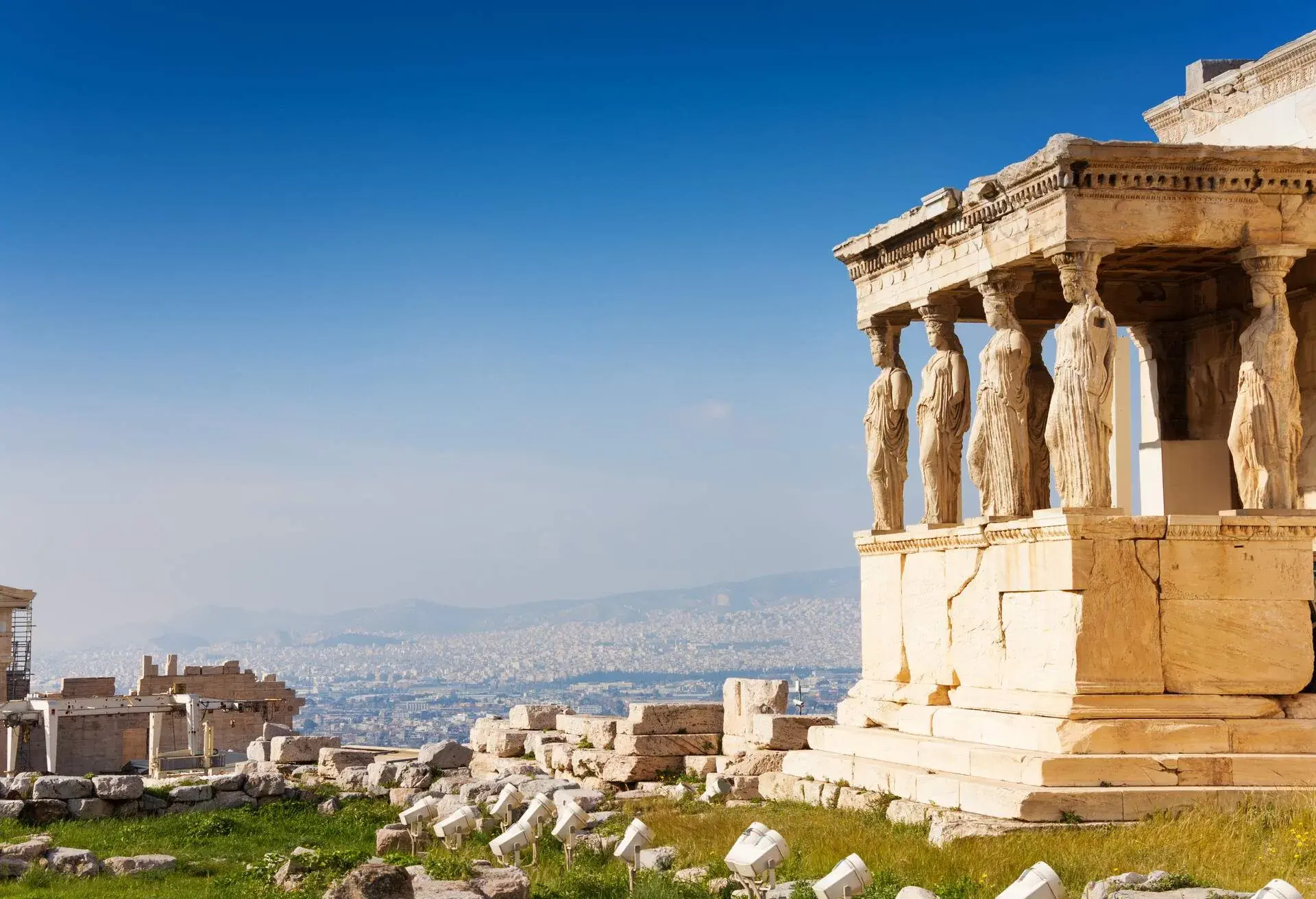 DEST_GREECE_ATHENS_Erechtheion-temple_GettyImages-526249235