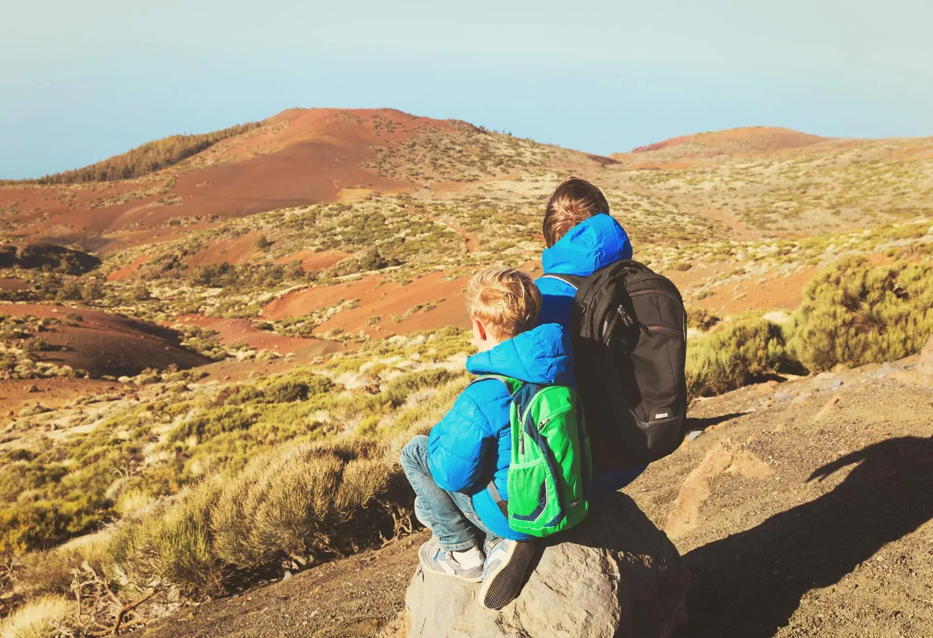 DEST_SPAIN_CANARY-ISLANDS_TENERIFE_TEIDE_THEME_HIKING_FAMILY_GettyImages-676056106