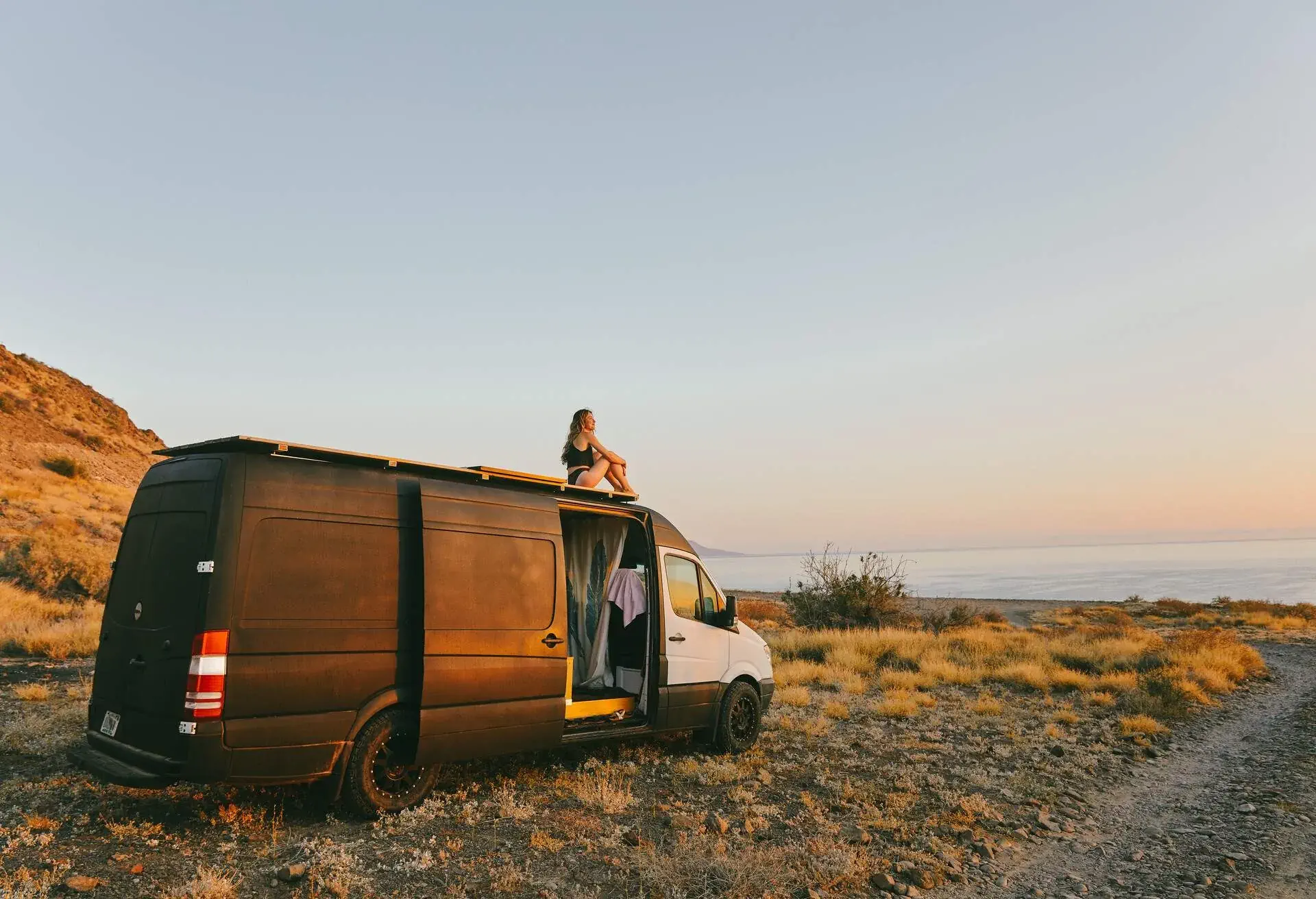DEST_MEXICO_BAJA-CALIFORNIA-SUR_PERSON_WOMAN_CAR_VAN_GettyImages-1271969710