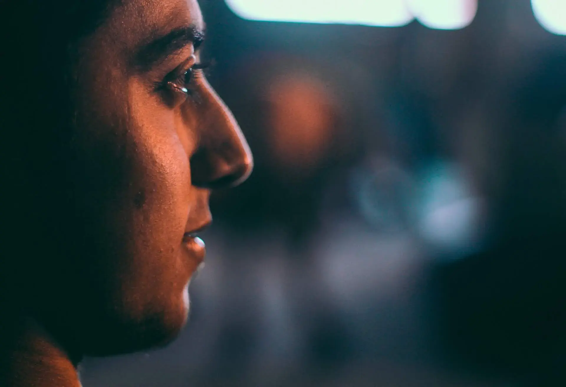 DEST_AUE_DUBAI_THEME_PEOPLE_MAN_LIGHTS_GettyImages-755764723.jpg