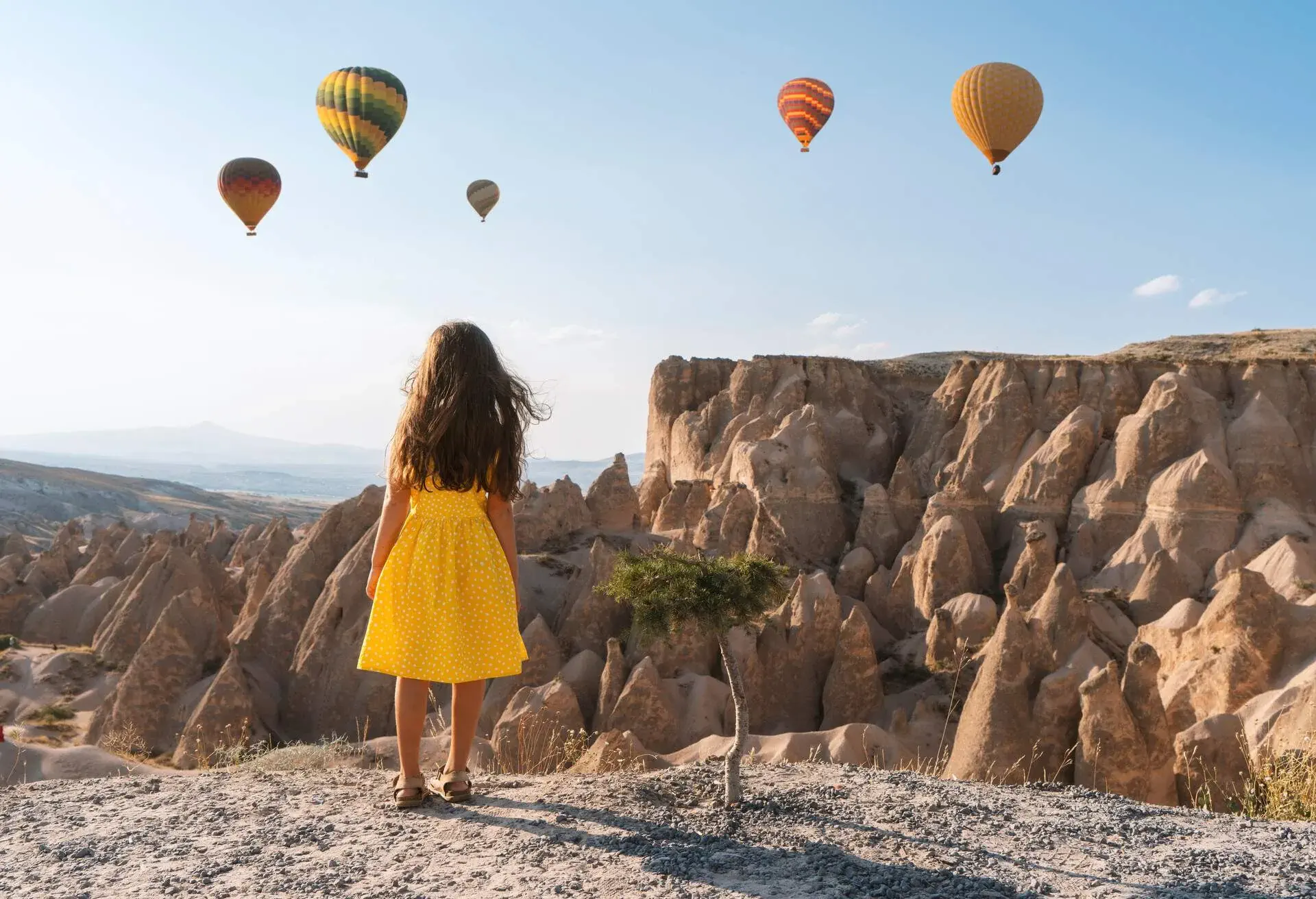 DEST_TURKEY_CAPPADOCIA_HOT_AIR_BALLOONS_KID_GettyImages