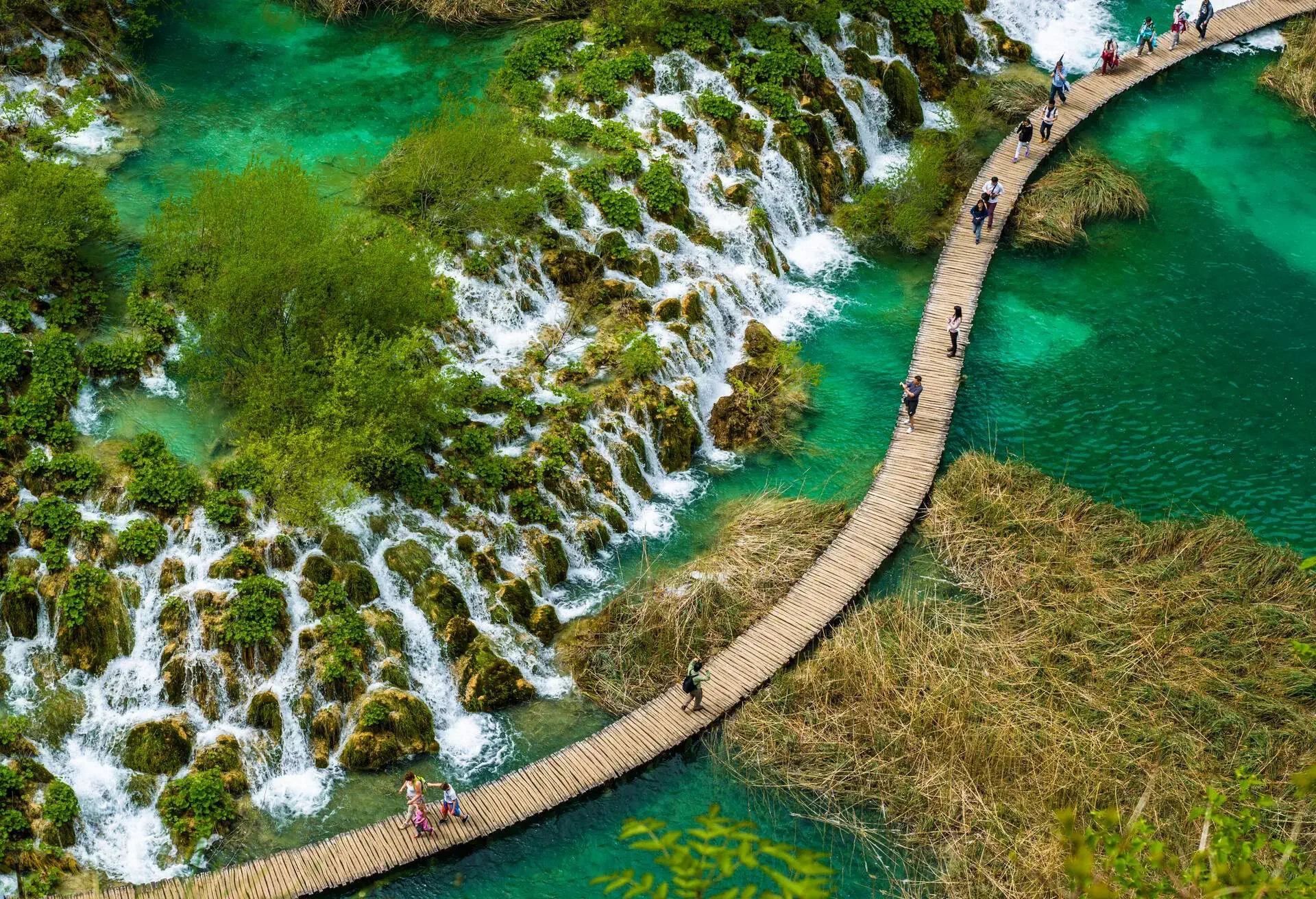 dest_croatia_plitvicka-jezera_plitvice-lakes-national-park_gettyimages-661843365_universal_within-usage-period_42233