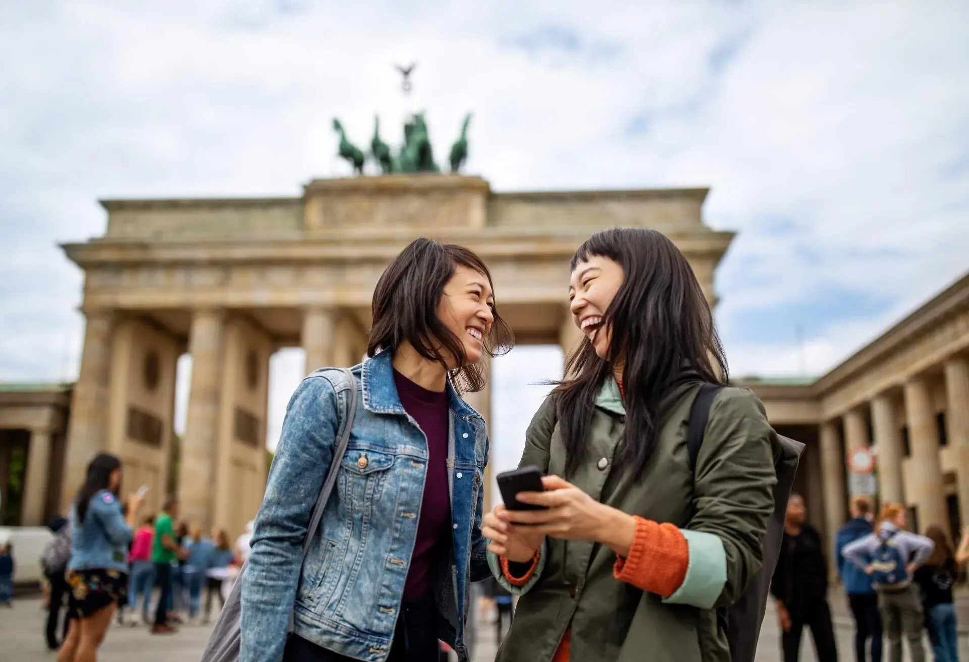 DEST_GERMANY_BERLIN_MITTE_BRANDENBURG-GATE_THEME_PEOPLE-GettyImages-1180189871