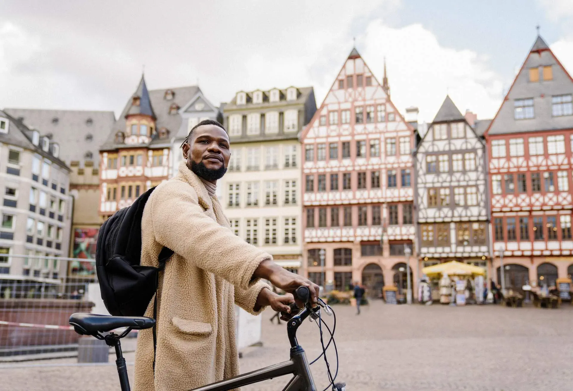 dest_germany_frankfurt_theme_people_bicycle_cycling_gettyimages-1223189196_universal_within-usage-period_87034