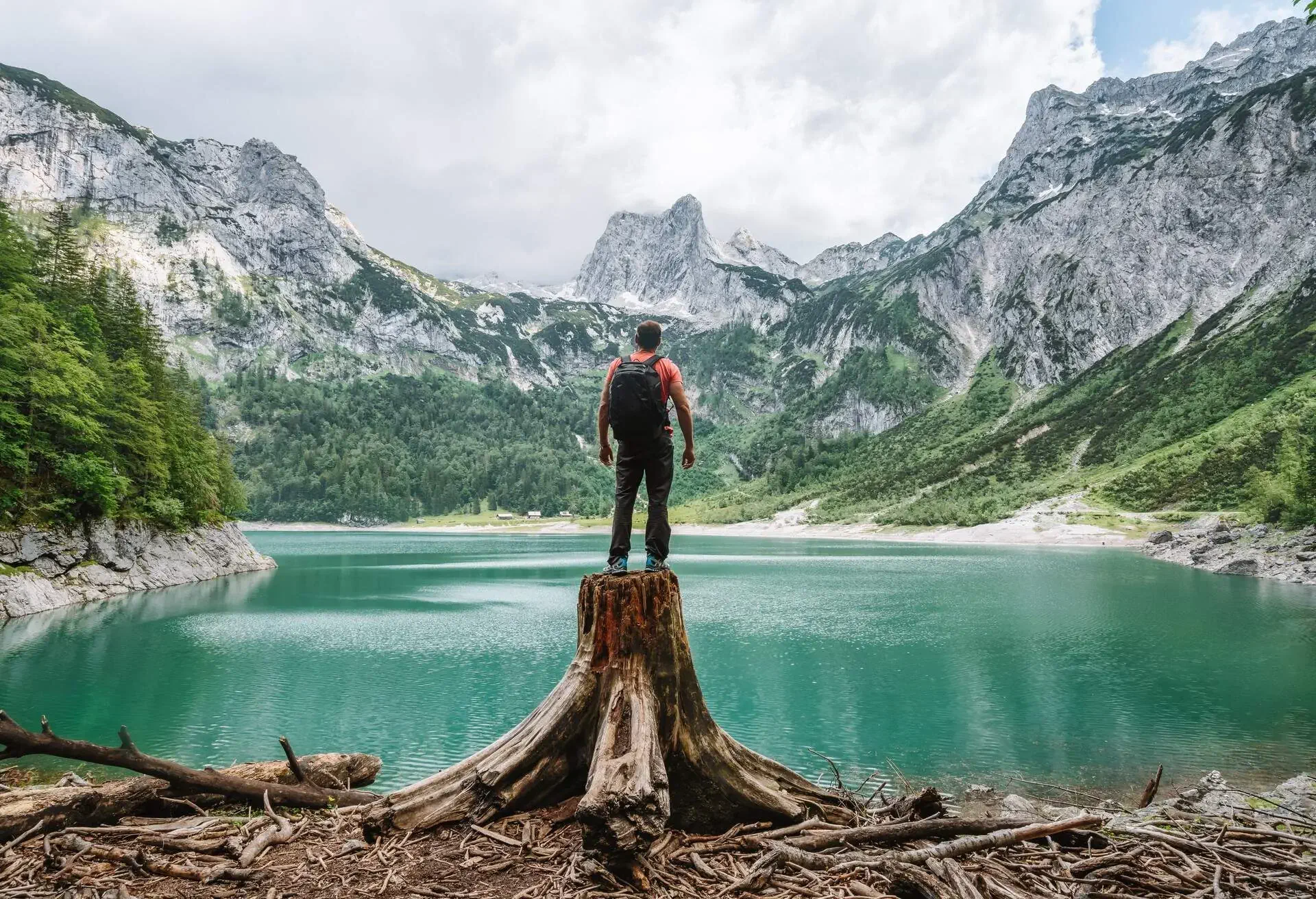 DEST_AUSTRIA_GOSAU_LAKE_SALZKAMMERGUT_THEME_HIKING_GettyImages-1327945886