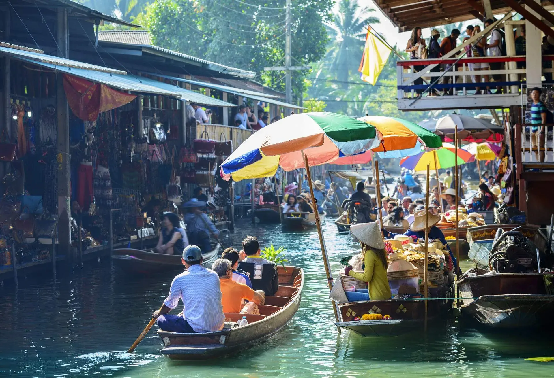 DEST_THAILAND_BANGKOK_FLOATING-MARKET_shutterstock-premier_389485657