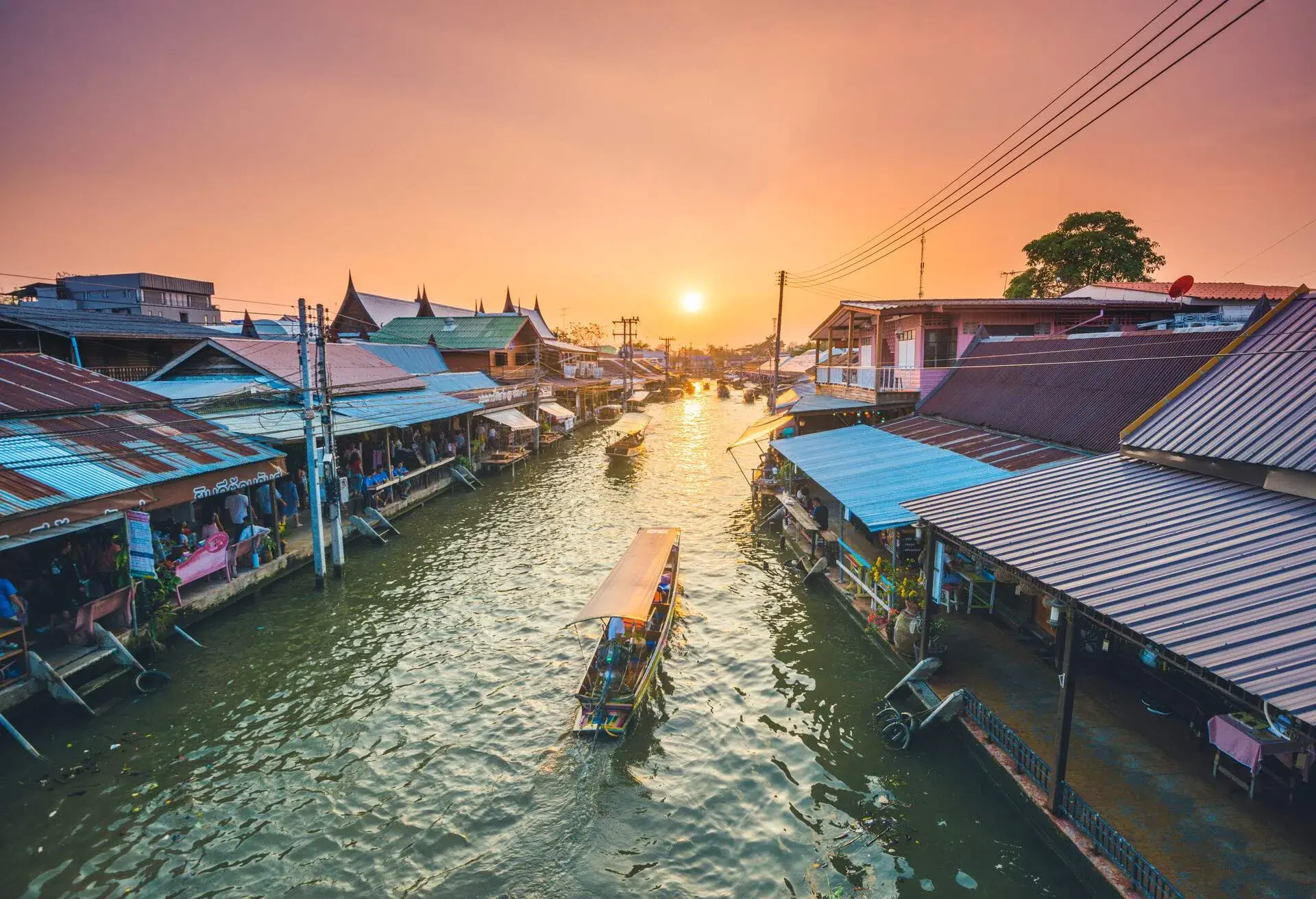 Amphawa floating market, Samut Songkhram, Bangkok, Thailand.