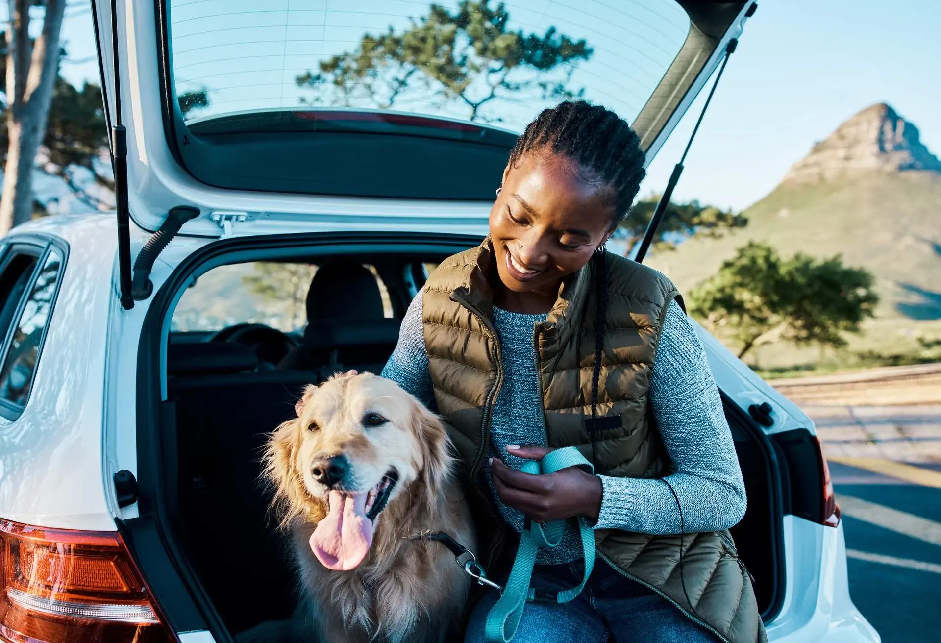DEST_SOUTH-AFRICA_CAPETOWN_THEME_ROADTRIP_CAR_PERSON_PETS_DOG_GettyImages-1385115984