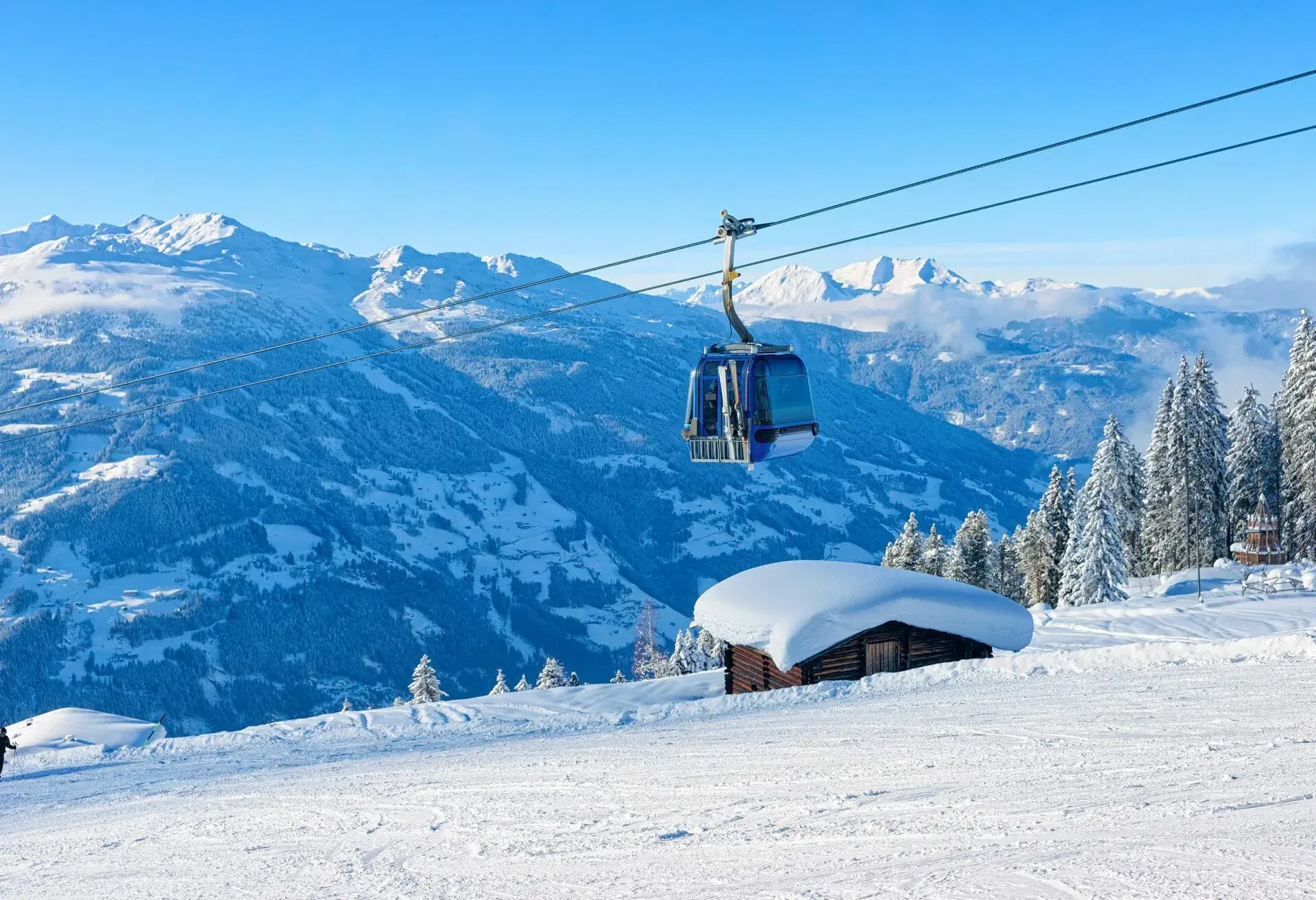 DEST_AUSTRIA_TYROL_MAYRHOFEN_ZILLERTAL ARENA SKI RESORT_shutterstock-portfolio_1483479680