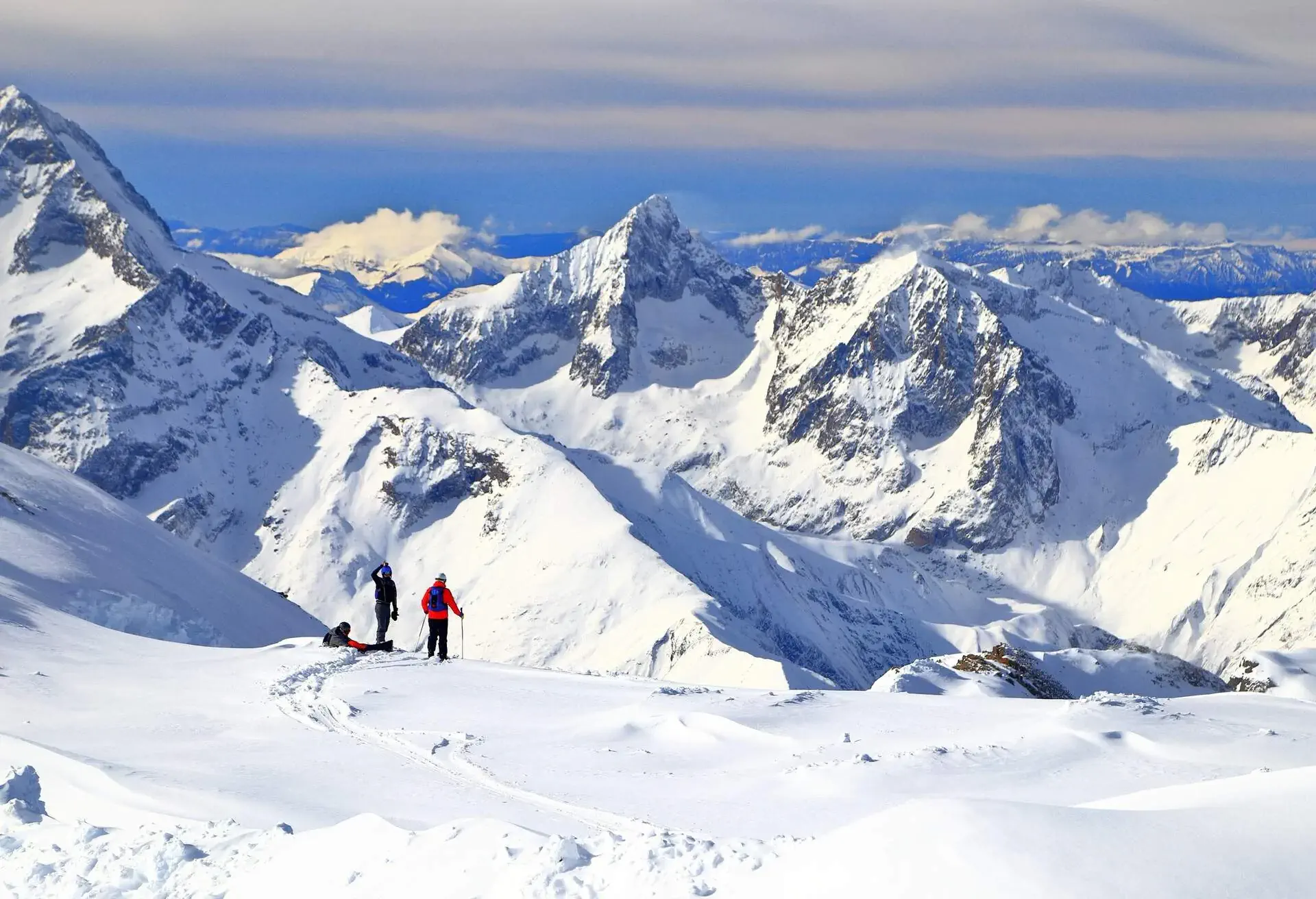 DEST_FRANCE_LES-DEUX-ALPES_ALPS_THEME_SKIING_shutterstock_751372894
