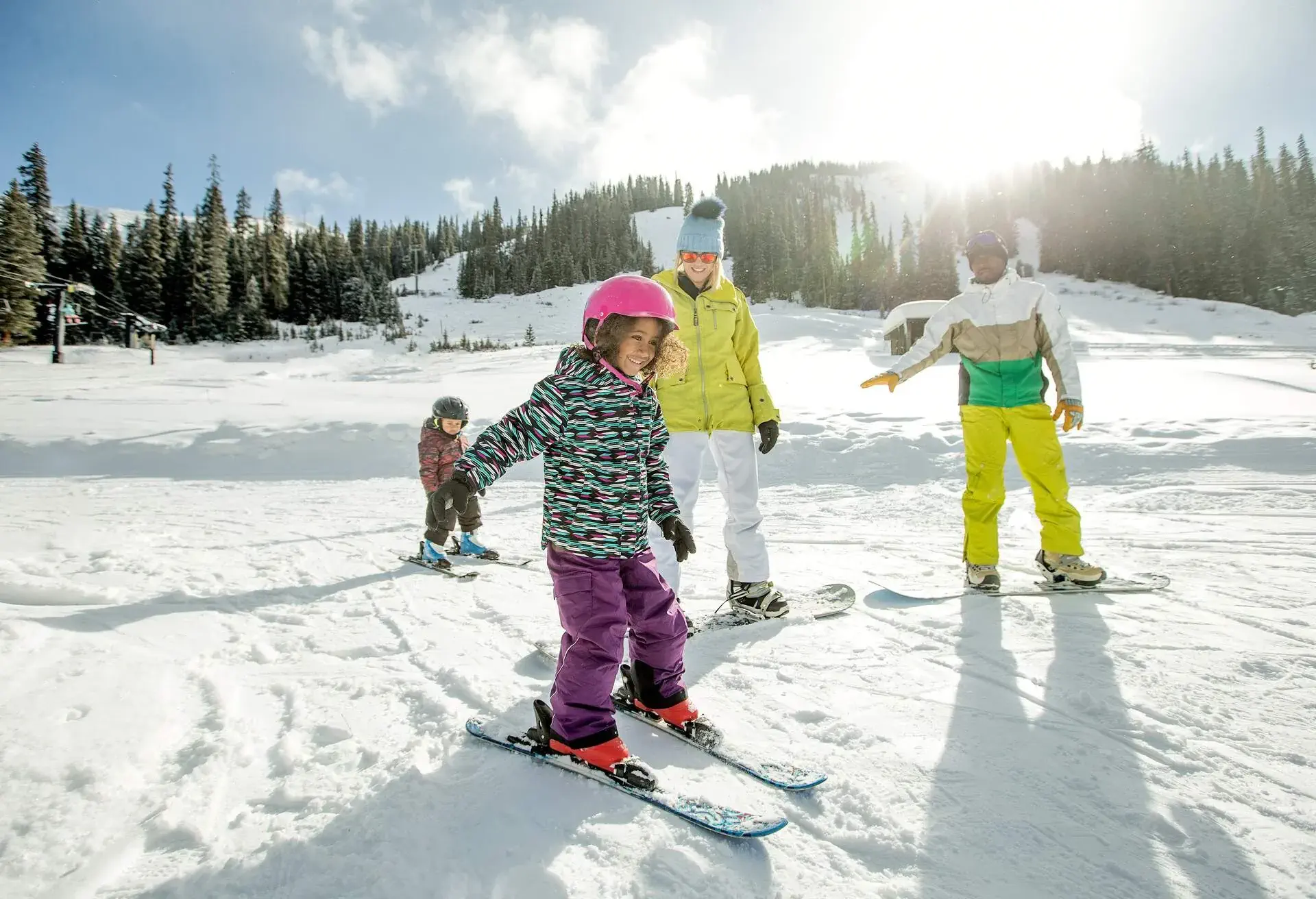 THEME_SKI_FAMILY_GettyImages-1044422300