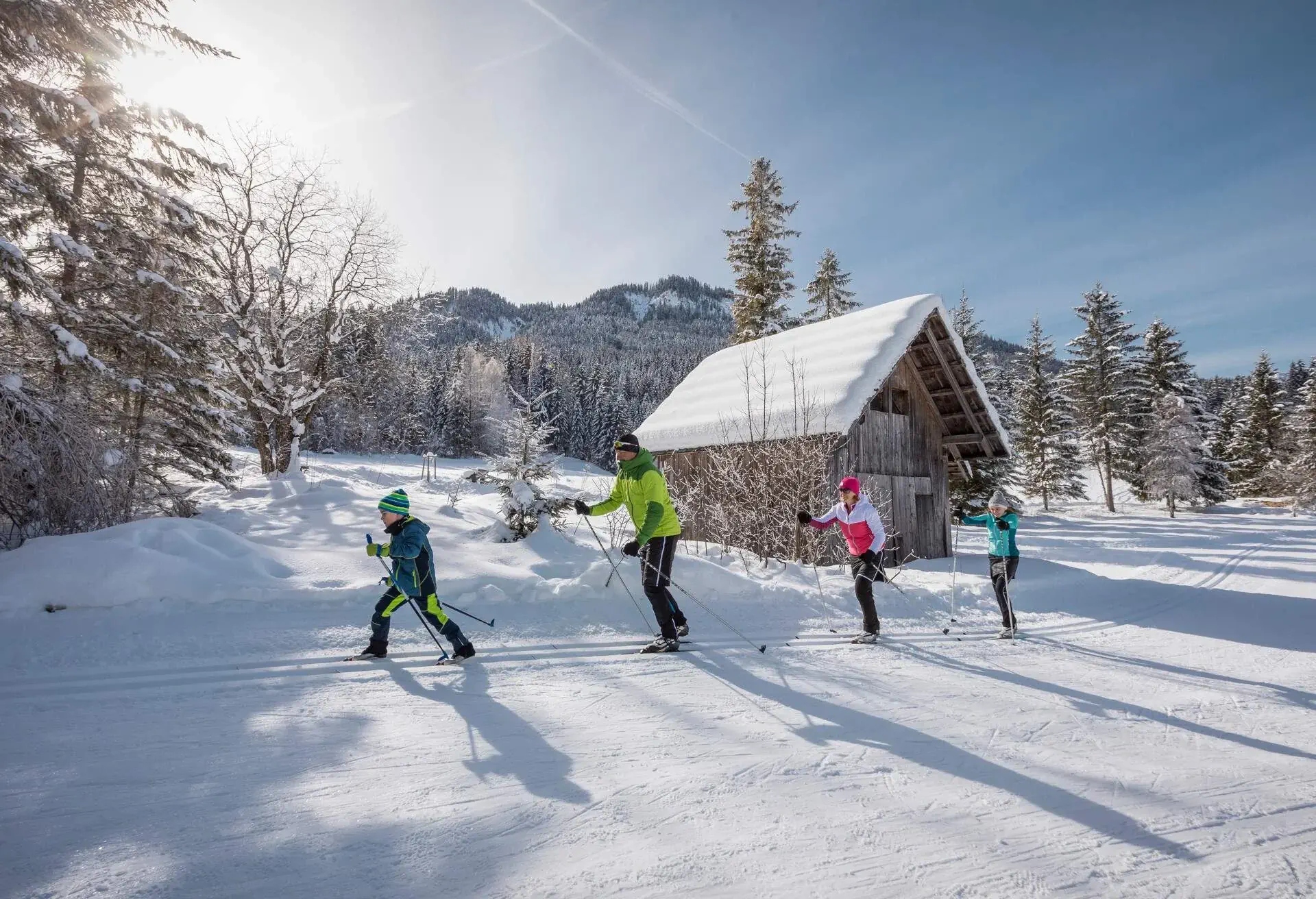 DEST_AUSTRIA_CARINTHIA_WEISSENSEE_FAMILY_SPORT_GettyImages-1143045522