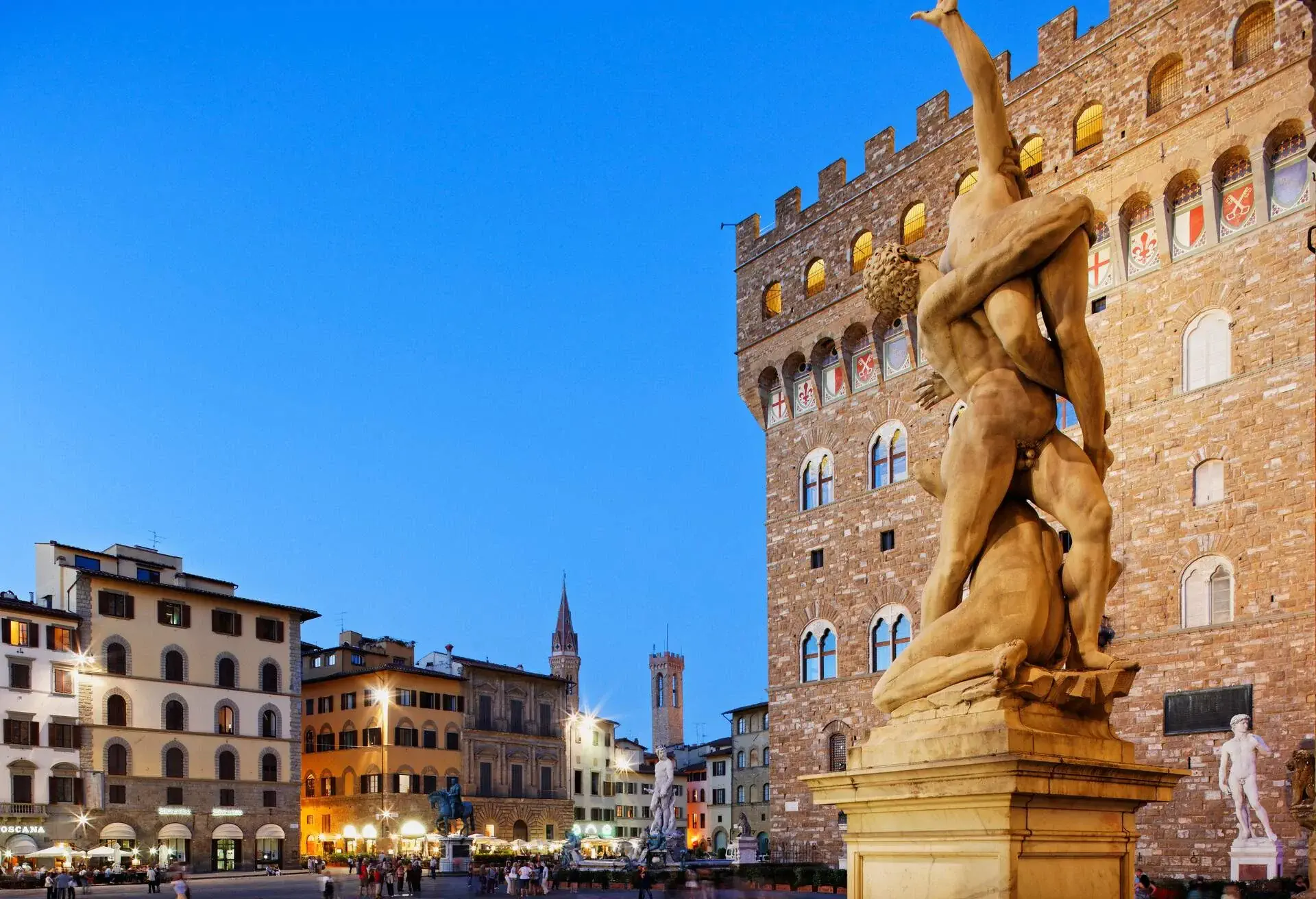 DEST_ITALY_FLORENCE_PIAZZA-DELLA-SIGNORIA_GettyImages-521779040