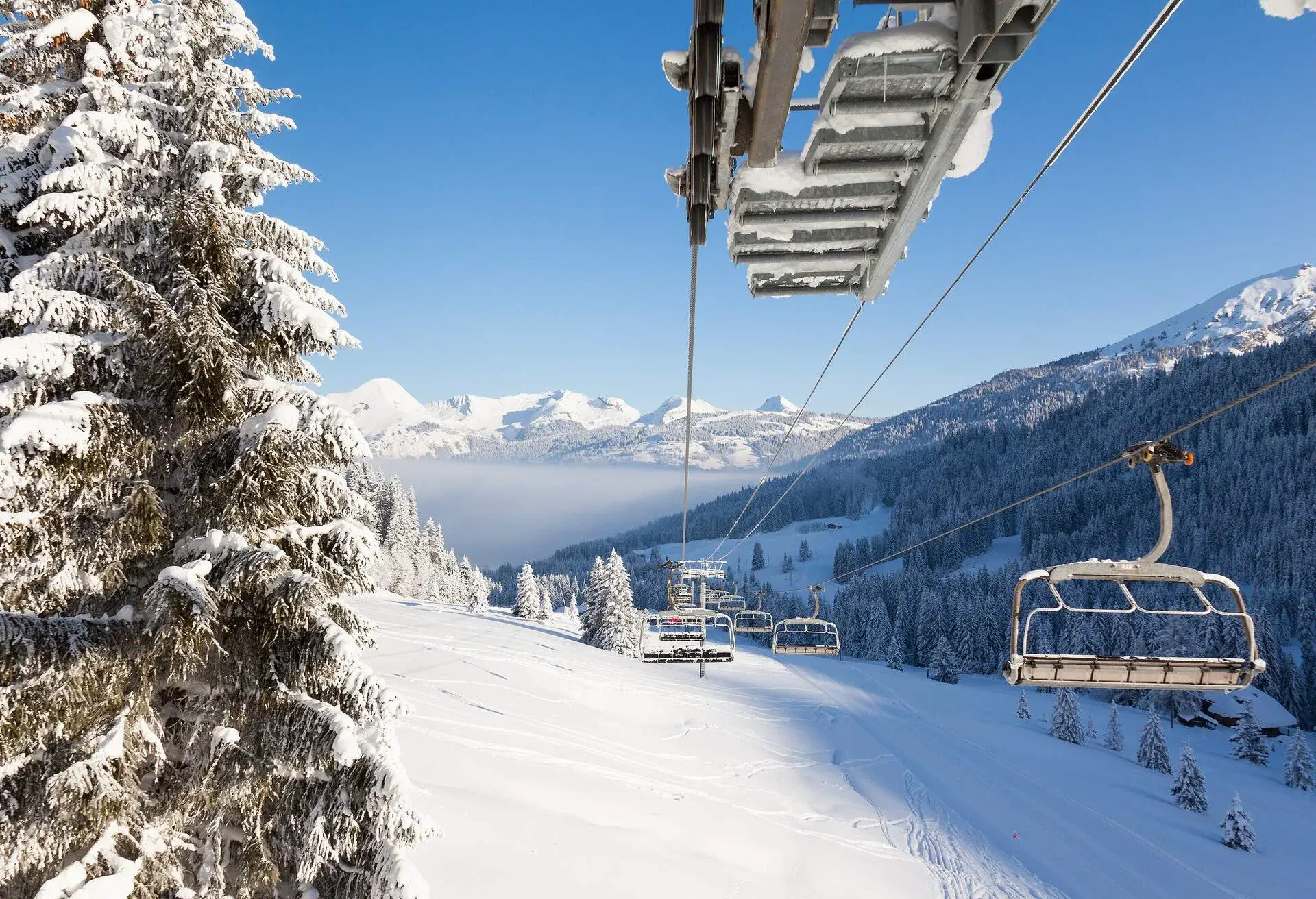 DEST_FRANCE_MORZINE_Portes du Soleil_THEME-SKIING_shutterstock_254389753.jpg