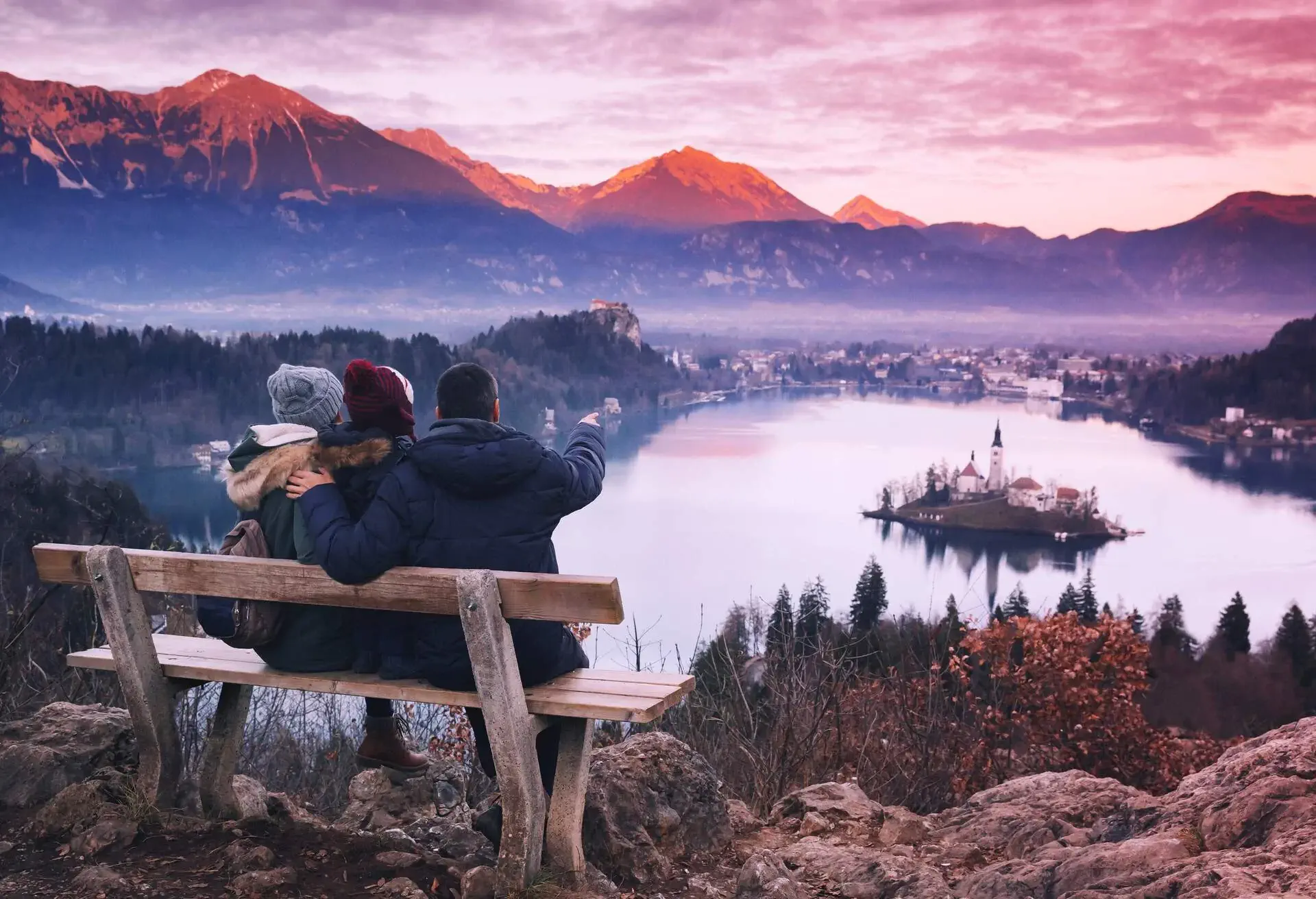 DEST_SLOVENIA_BLED-LAKE_THEME_SUNSET_PEOPLE_WINTER_TOURIST_TRAVEL_VACATION_CASTLE-shutterstock-portfolio_534754795
