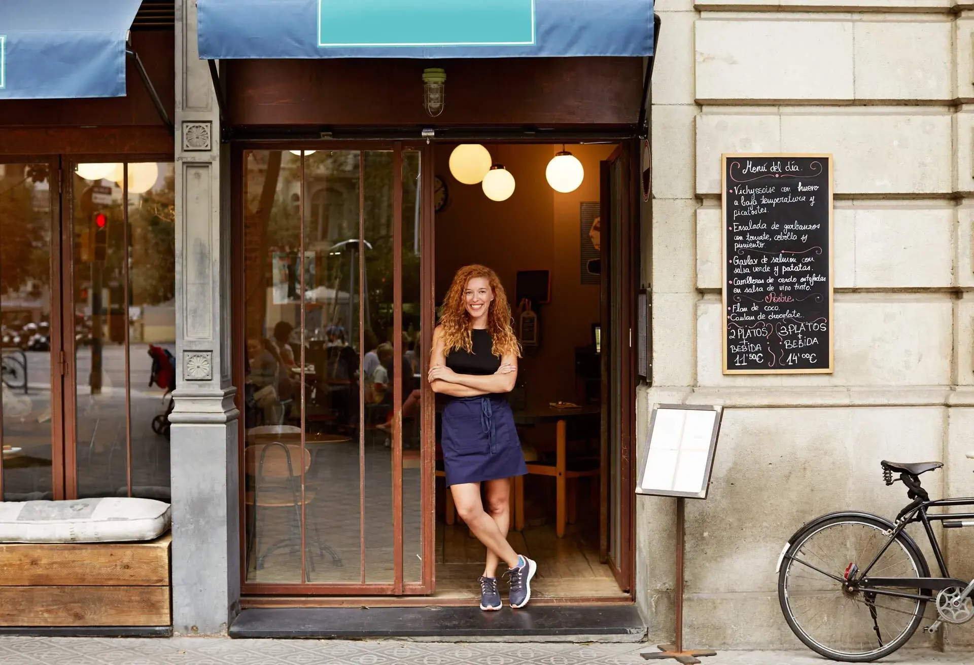 PEOPLE_WOMAN_RESTAURANT_COFFEE_SHOP_CAFE