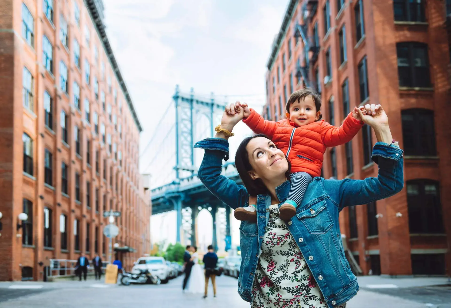 USA_NEW_YORK_MANHATTAN_BRIDGE_PEOPLE_WOMAN_KID_BABY