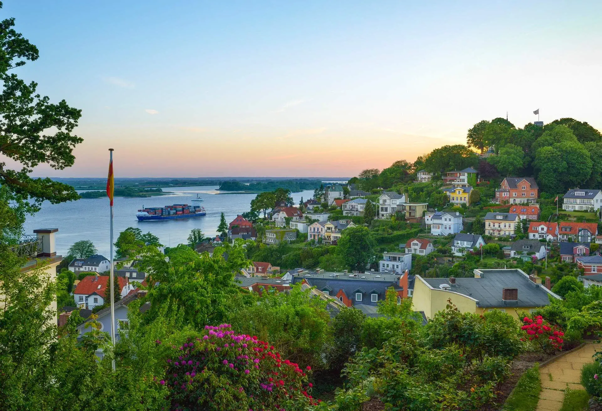 DEST_GERMANY_HAMBURG_BLANKENESE_GettyImages-578189359
