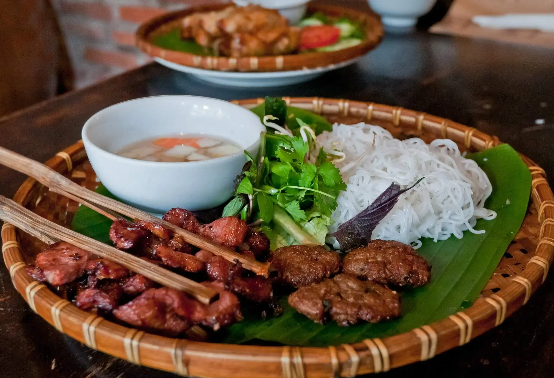 THEME_FOOD_BUNG-CHA_VIETNAMESE-NOODLES_DEST_VIETNAM_HANOI_GettyImages-888740900