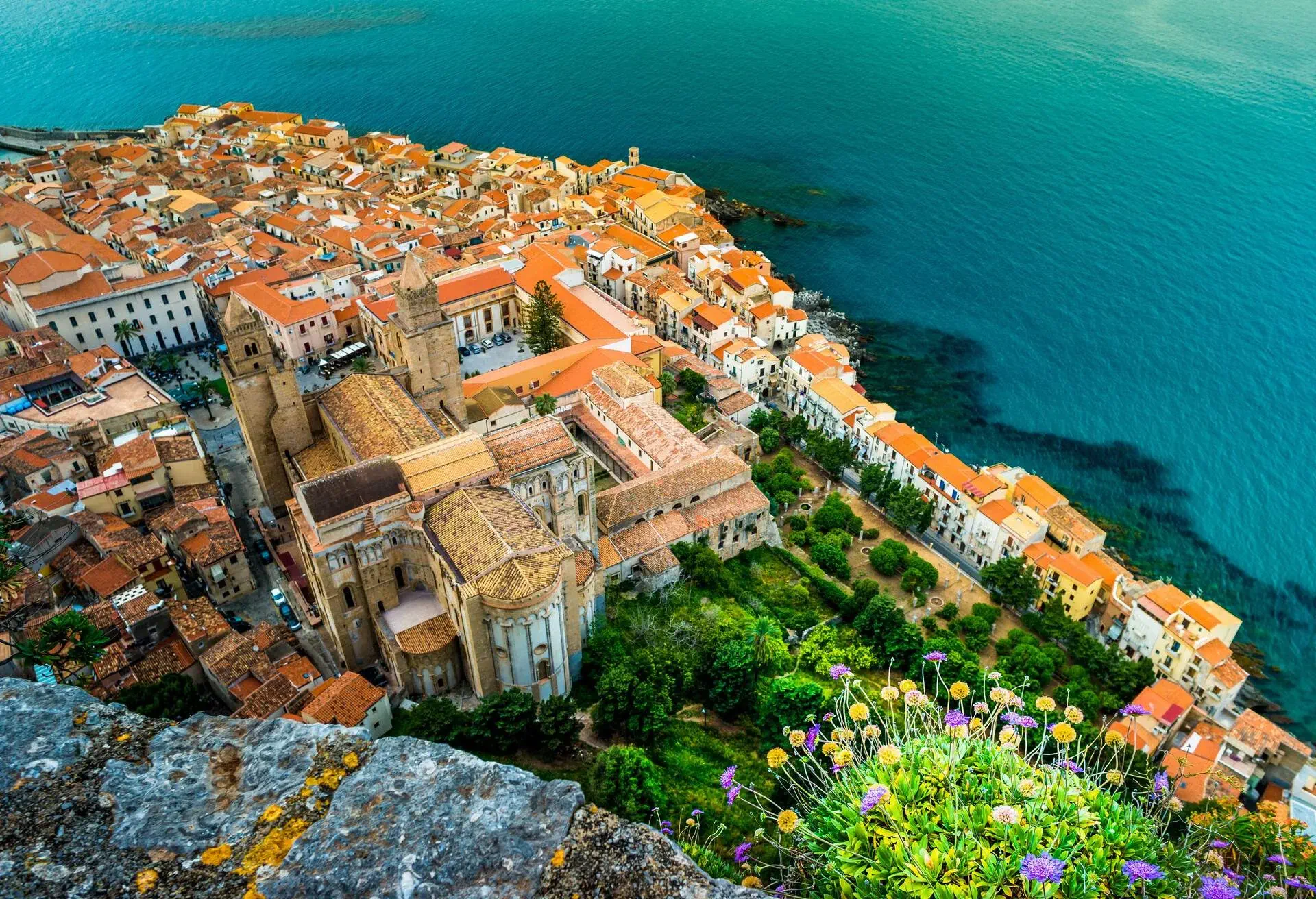 DEST_ITALY_SICILY_PALERMO_CEFALU_AERIAL_shutterstock-premier_539768635