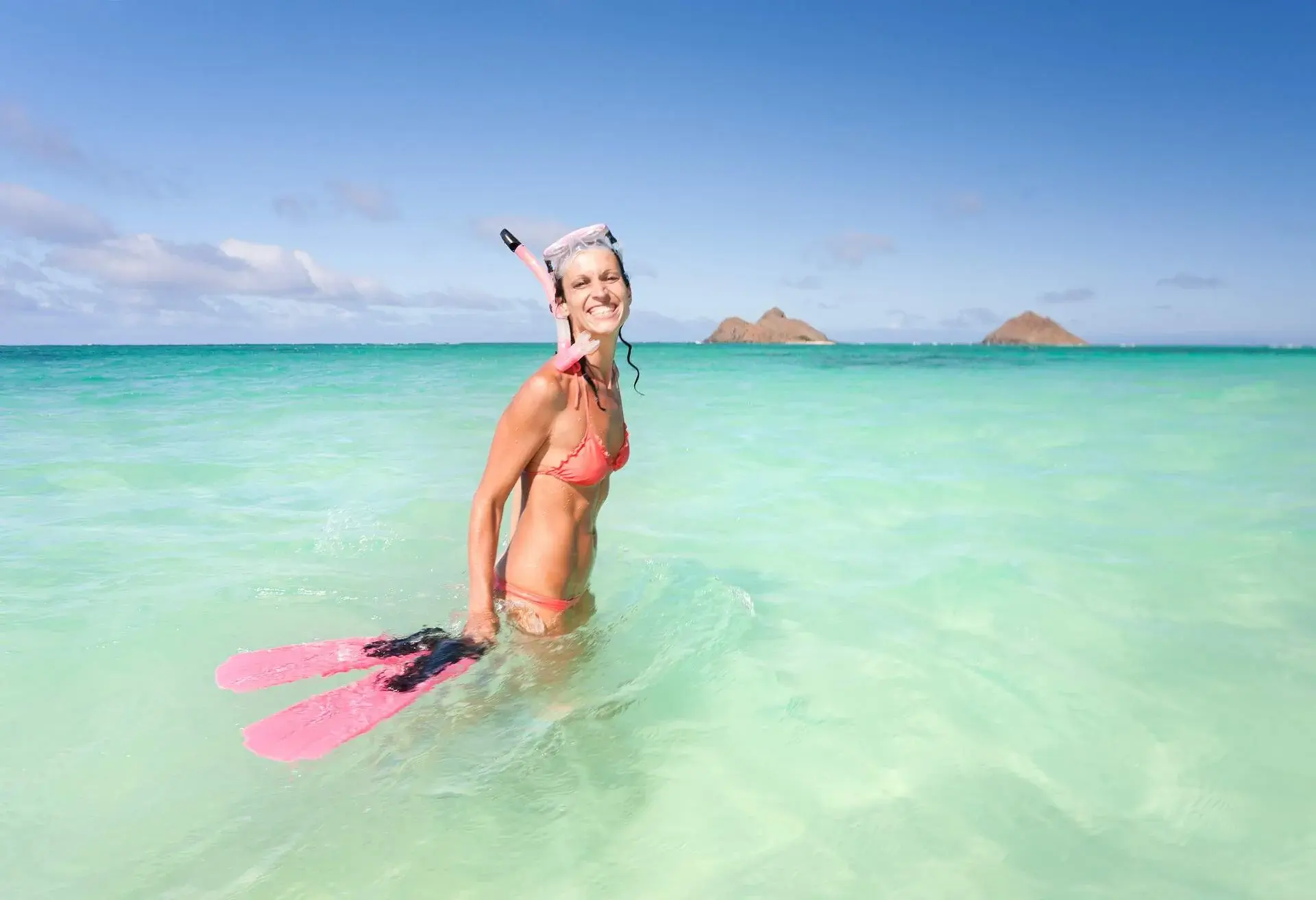 DEST_USA_HAWAII_Lanikai_Beach_THEME_SNRKELLING_PEOPLE_WOMAN_GettyImages-110953724
