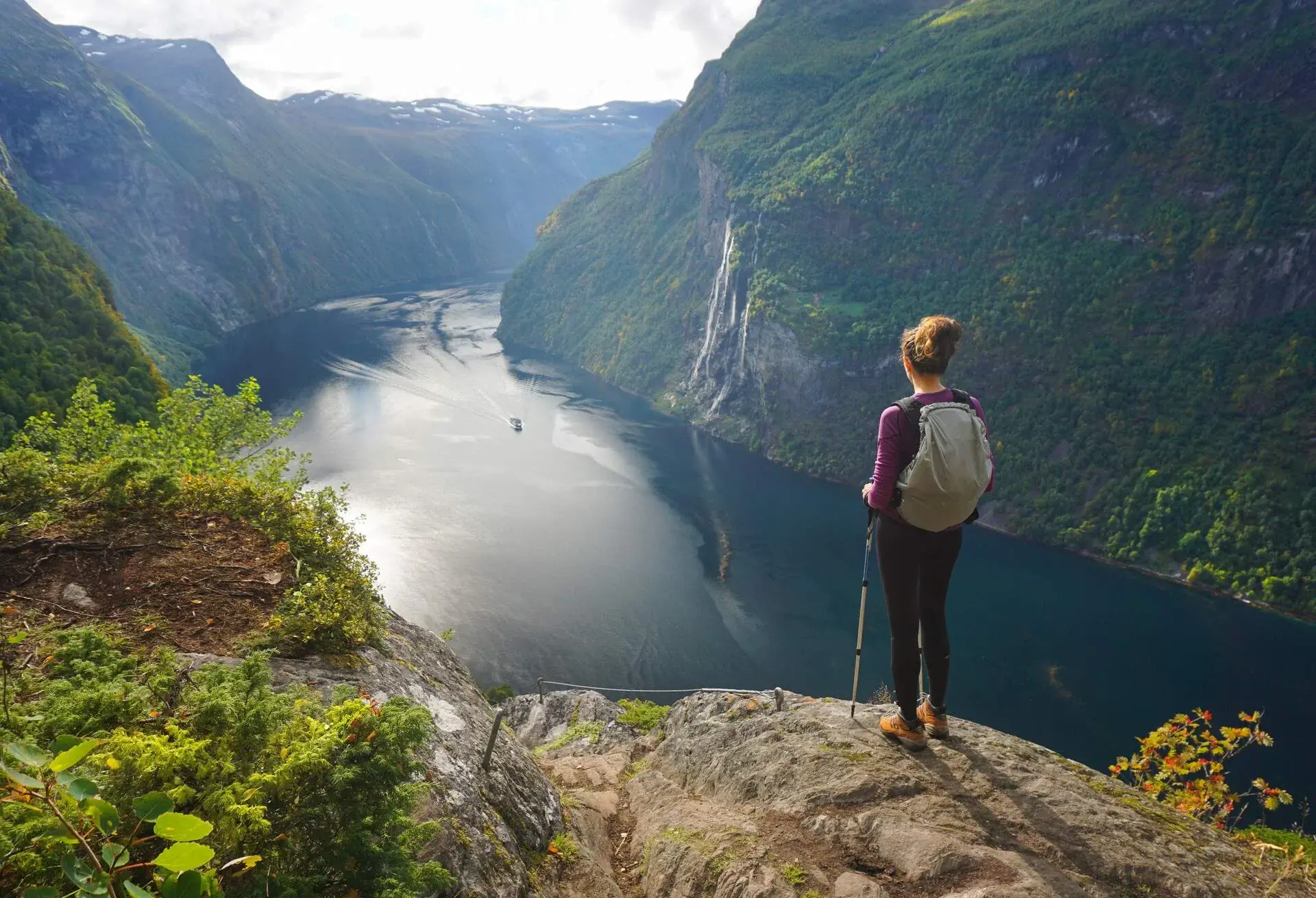 DEST_NORWAY_GEIRANGER-FJORD_GEIRANGERFJORD_THEME_NATURE_shutterstock-portfolio_1256472226