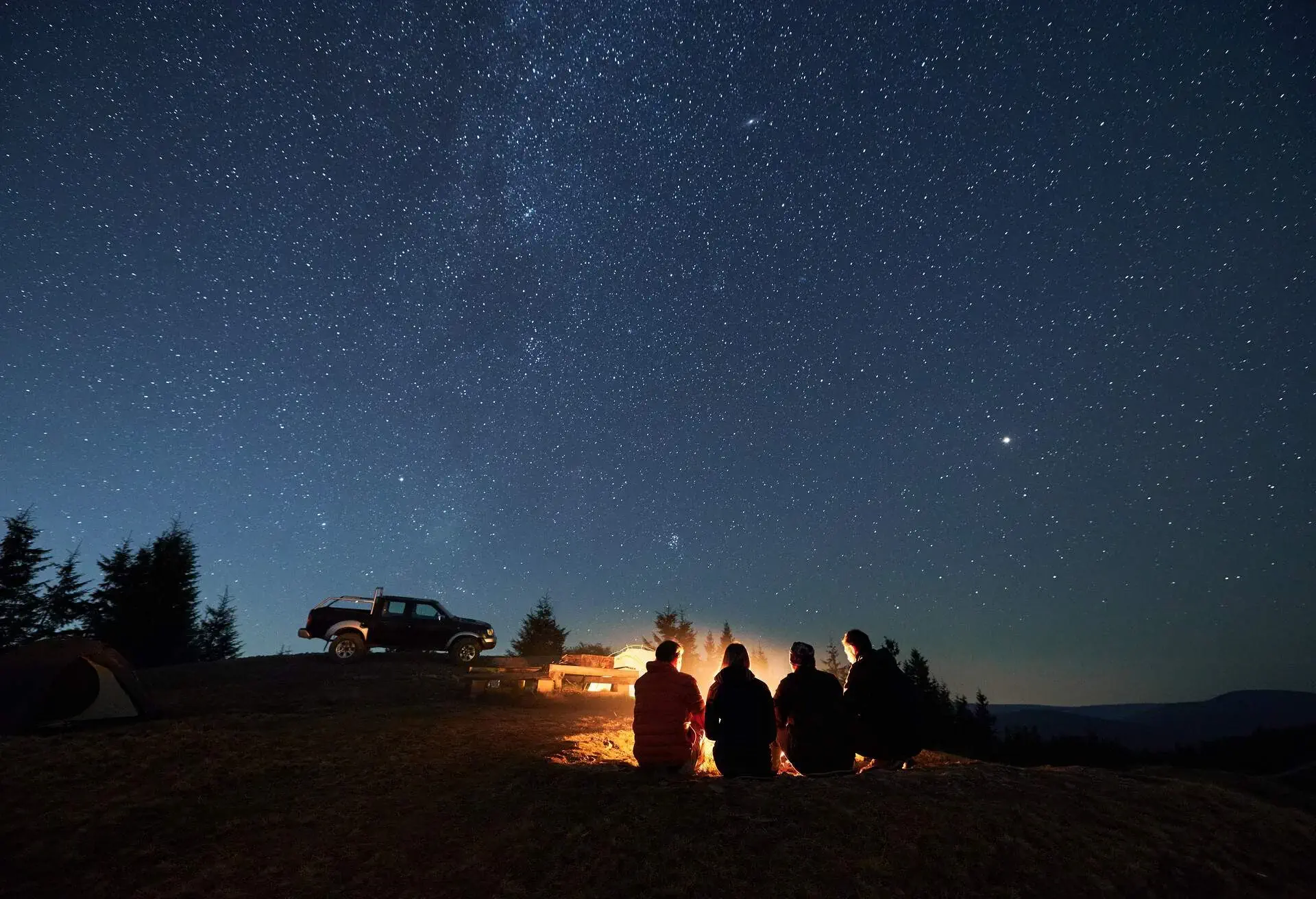 THEME_CAMPING_PEOPLE_FRIENDS_STARGAZING_NIGHT_GettyImages-1312962924