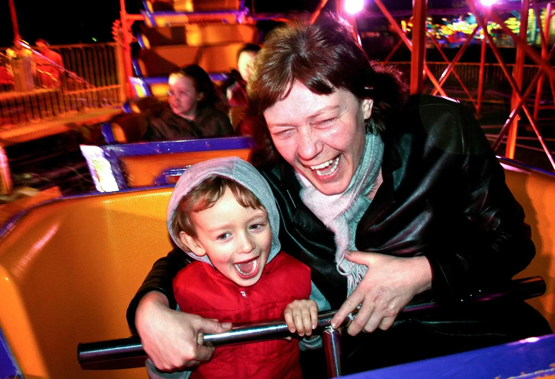 THEME_AMUSEMENT_PARK_RIDE_PEOPLE_FAMILY_CHILD_WOMAN_GettyImages-628540122
