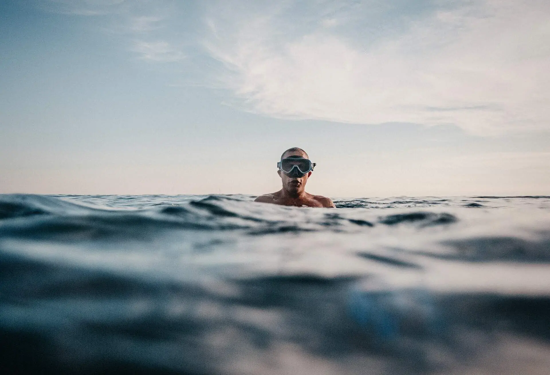 THEME_PEOPLE_MAN_SNORKELING_SWIMMING_SEA_OCEAN_GettyImages-481967978